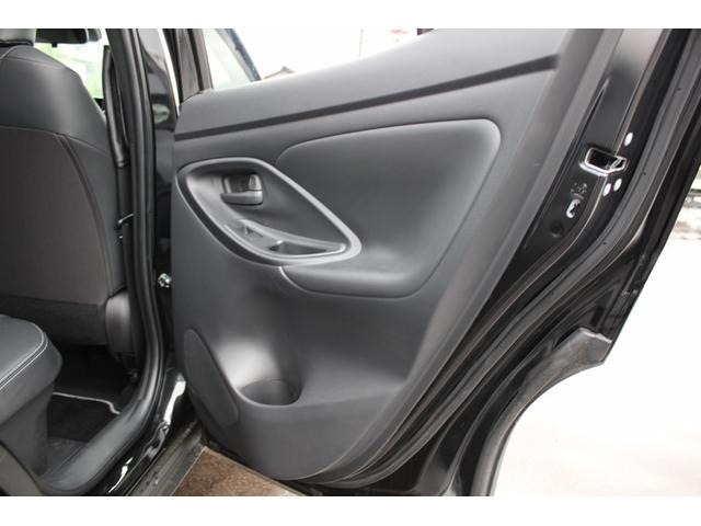 ヤリスクロス ハイブリッドZ BSM 8インチディスプレイオーディオ 電格ドアミラー インテリジェントキー ブルートゥース シ-トヒ-タ- クリソナ 衝突安全ボディ レーンアシスト USB オートマチックハイビーム 試乗車 LEDライト リアカメラ SDナビ 禁煙(19枚目)