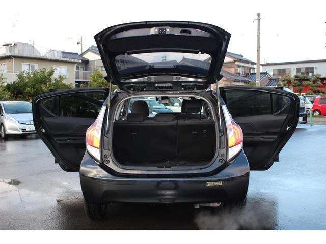 アクア Ｓスタイルブラック　禁煙車両　ＥＣＯモード　安全ボディー　ＳＤナビゲーション　ブルートゥース　記録簿あり　ＡＨＢ　バックモニタ－　地デジフルセグ　ナビＴＶ　ＬＥＤライト　スマートキープッシュスタート　１オーナー　キーフリ（21枚目）