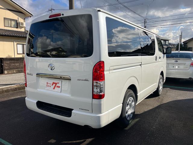 ハイエースバン スーパーＧＬ　ダークプライムＩＩ　スマートキー　４ＷＤ　運転席・助手席エアバック　ＡＢＳ　ＥＳＣ　エアコン　パワーステアリング　パワーウインドウ（10枚目）