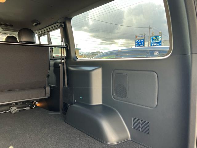 ハイエースバン スーパーＧＬ　ダークプライムＩＩ　スマートキー　４ＷＤ　運転席・助手席エアバック　ＡＢＳ　ＥＳＣ　エアコン　パワーステアリング　パワーウインドウ（19枚目）