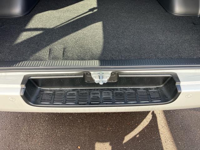 ハイエースバン スーパーＧＬ　ダークプライムＩＩ　スマートキー　４ＷＤ　運転席・助手席エアバック　ＡＢＳ　ＥＳＣ　エアコン　パワーステアリング　パワーウインドウ（20枚目）