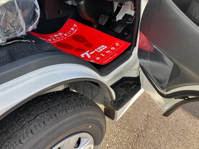 ハイエースバン スーパーＧＬ　ダークプライムＩＩ　スマートキー　４ＷＤ　運転席・助手席エアバック　ＡＢＳ　ＥＳＣ　エアコン　パワーステアリング　パワーウインドウ（45枚目）
