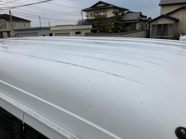 ���S�ƐM���̂i�t�����X�ł��B���I�d�����s�������M�̂���N���}���d����Ă���܂��B