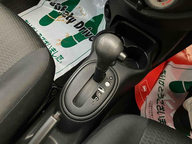 必ず使用するシフトレバー。確りと確認したいですね。