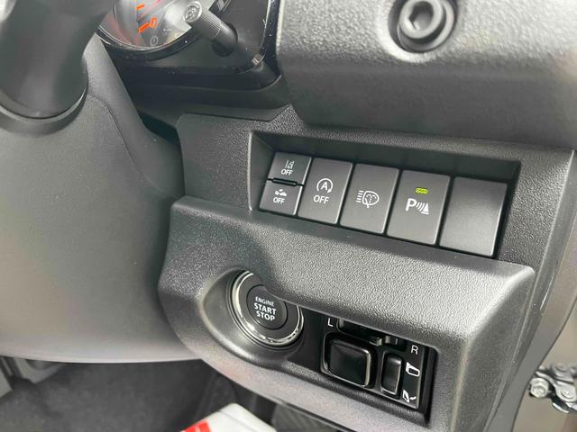 ジムニー XC クリアランスソナー 4WD セーフティサポート クルーズコントロール アイドリングストップ LEDヘッドライト ヘッドライトウォッシャー シートヒーター 革巻きステアリング 電動格納ミラー(11枚目)