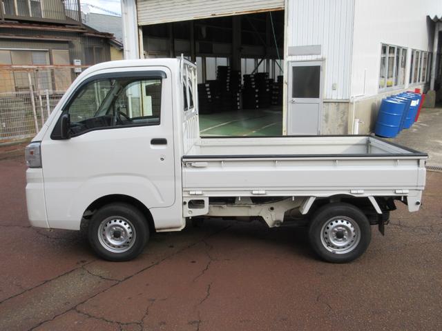 ハイゼットトラック スタンダード エアコン パワステ 切り替え4WD オートマ ゲートチェーン ゲートプロテクター 荷台ラバーマット 禁煙 運転席エアバック AM/FMラジオ(5枚目)