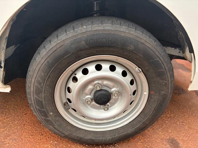 ハイゼットトラック スタンダード エアコン パワステ 切り替え4WD オートマ ゲートチェーン ゲートプロテクター 荷台ラバーマット 禁煙 運転席エアバック AM/FMラジオ(19枚目)