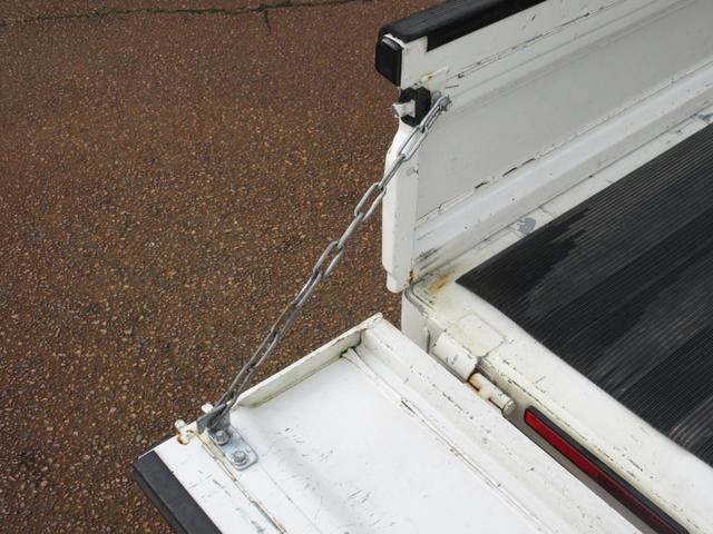 ハイゼットトラック スタンダード エアコン パワステ 切り替え4WD オートマ ゲートチェーン ゲートプロテクター 荷台ラバーマット 禁煙 運転席エアバック AM/FMラジオ(23枚目)