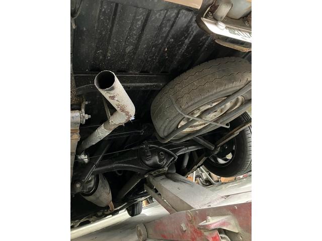 サニートラック 　社外ハンドル　幌カバー　ＭＴ４速　社外ホイール（57枚目）