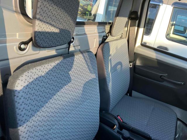 キャリイトラック ＫＣ　４ＷＤ　軽トラック　ＡＴ　衝突被害軽減システム　レーンアシスト　アイドリングストップ　オートライト　ＥＳＣ　エアコン（12枚目）