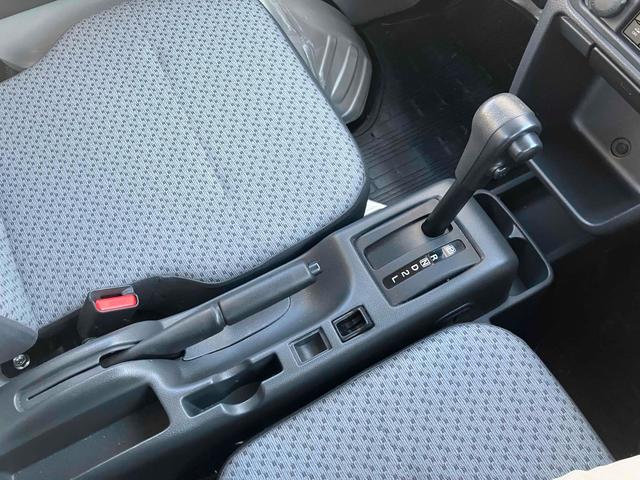 キャリイトラック ＫＣ　４ＷＤ　軽トラック　ＡＴ　衝突被害軽減システム　レーンアシスト　アイドリングストップ　オートライト　ＥＳＣ　エアコン（13枚目）