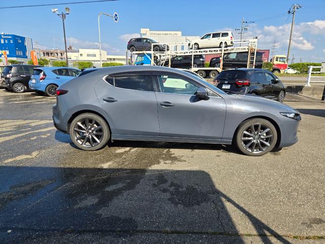 ＭＡＺＤＡ３ファストバック １５Ｓツーリング　４ＷＤ・ＳＤナビ・フルセグ・ＥＴＣ・全方位カメラ（8枚目）