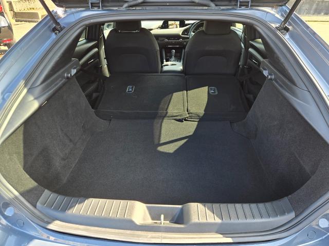 ＭＡＺＤＡ３ファストバック １５Ｓツーリング　４ＷＤ・ＳＤナビ・フルセグ・ＥＴＣ・全方位カメラ（13枚目）