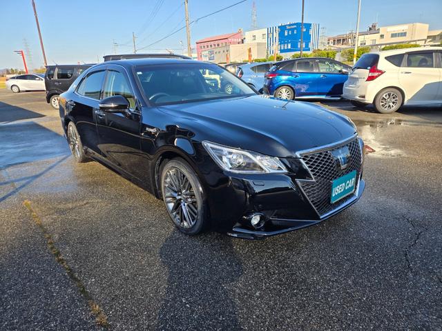 クラウンハイブリッド アスリートＧ　１８インチアルミ・本革シート・純正ナビ・フルセグ・ＥＴＣ（2枚目）