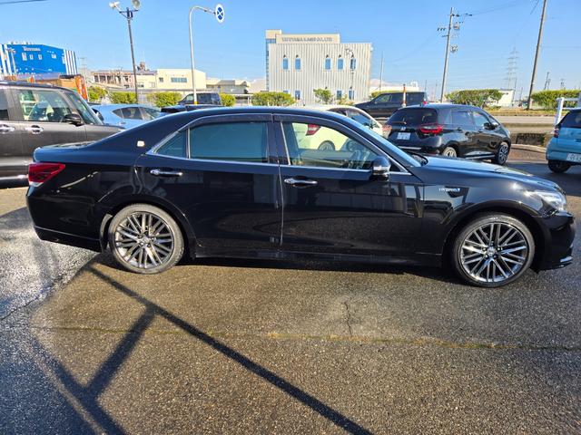 クラウンハイブリッド アスリートＧ　１８インチアルミ・本革シート・純正ナビ・フルセグ・ＥＴＣ（9枚目）