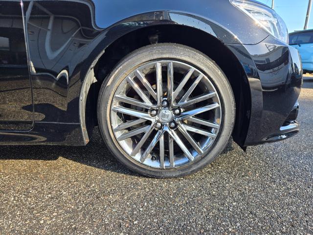 クラウンハイブリッド アスリートＧ　１８インチアルミ・本革シート・純正ナビ・フルセグ・ＥＴＣ（11枚目）