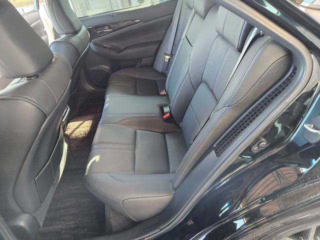 クラウンハイブリッド アスリートＧ　１８インチアルミ・本革シート・純正ナビ・フルセグ・ＥＴＣ（15枚目）