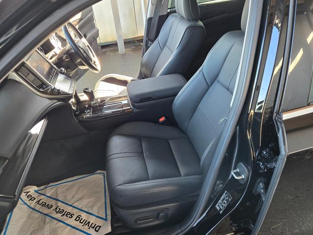 クラウンハイブリッド アスリートＧ　１８インチアルミ・本革シート・純正ナビ・フルセグ・ＥＴＣ（16枚目）