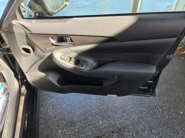 クラウンハイブリッド アスリートＧ　１８インチアルミ・本革シート・純正ナビ・フルセグ・ＥＴＣ（18枚目）