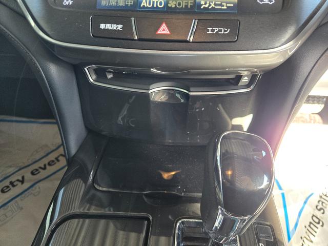 クラウンハイブリッド アスリートＧ　１８インチアルミ・本革シート・純正ナビ・フルセグ・ＥＴＣ（20枚目）