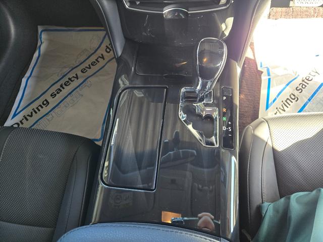 クラウンハイブリッド アスリートＧ　１８インチアルミ・本革シート・純正ナビ・フルセグ・ＥＴＣ（21枚目）