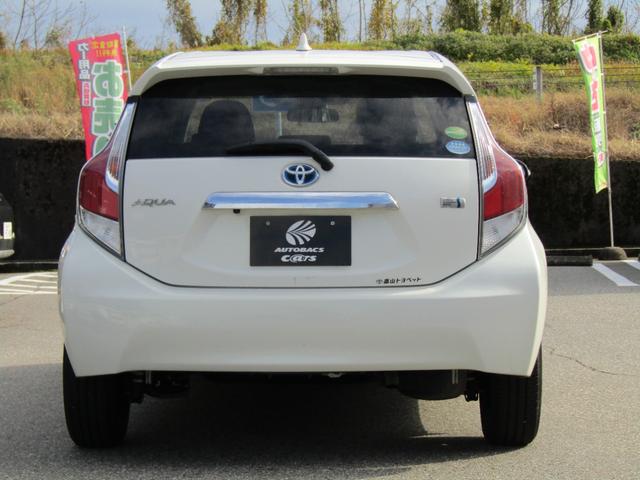 アクア 　ユーザー買取車　純正ナビ　バックカメラ　スマートキー　プッシュスタート　シートヒーター　ＥＴＣ車載器（3枚目）