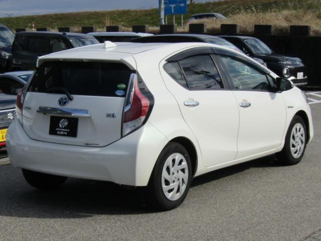 アクア 　ユーザー買取車　純正ナビ　バックカメラ　スマートキー　プッシュスタート　シートヒーター　ＥＴＣ車載器（8枚目）