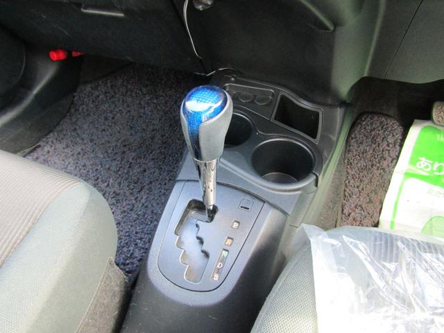 アクア 　ユーザー買取車　純正ナビ　バックカメラ　スマートキー　プッシュスタート　シートヒーター　ＥＴＣ車載器（11枚目）