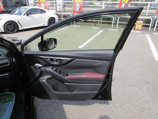 レヴォーグ ＳＴＩスポーツ　ＥＸ　１７．６インチナビ　マルチビューモニター（32枚目）