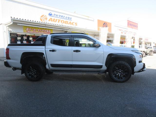 トライトン ＧＳＲ　ＪＡＯＳ製マフラー　ボンネットラッピング　マッドガード　バンパーガード　ＭＤＦ製フューエルリッドカバー　ボンネットプロテクター装備（4枚目）