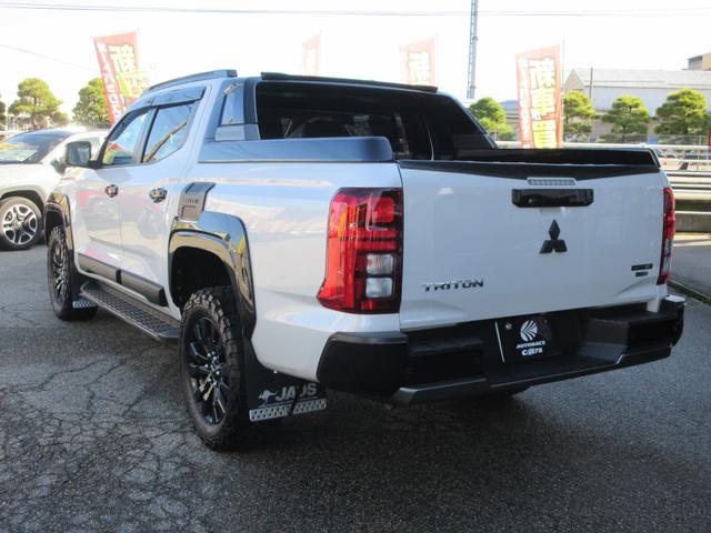 トライトン ＧＳＲ　ＪＡＯＳ製マフラー　ボンネットラッピング　マッドガード　バンパーガード　ＭＤＦ製フューエルリッドカバー　ボンネットプロテクター装備（9枚目）