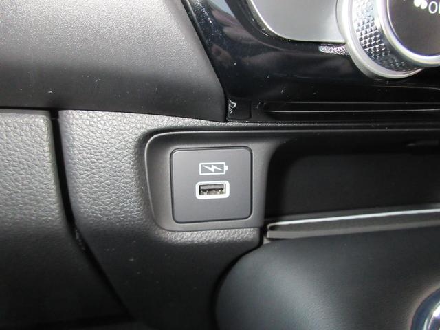 ヴェゼル ｅ：ＨＥＶ　Ｘ　ＬＥＤヘッドライト　スマートキー　純正ナビフルセグＴＶ　バックカメラ　オープンカントリーＲＴホワイトレター（15枚目）