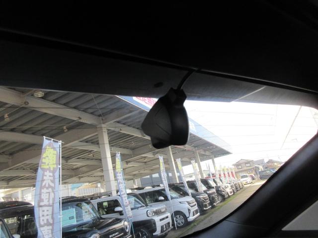 ヴェゼル ｅ：ＨＥＶ　Ｘ　ＬＥＤヘッドライト　スマートキー　純正ナビフルセグＴＶ　バックカメラ　オープンカントリーＲＴホワイトレター（22枚目）