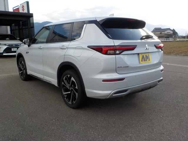 アウトランダーＰＨＥＶ Ｇ　４ＷＤ　スポーティパッケージ　盗難防止システム　衝突安全ボディ　衝突被害軽減システム　キーレスエントリー　スマートキー　レーンアシスト　電動リアゲート（4枚目）