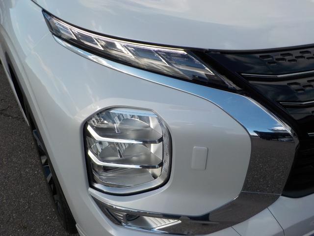 アウトランダーＰＨＥＶ Ｇ　４ＷＤ　スポーティパッケージ　盗難防止システム　衝突安全ボディ　衝突被害軽減システム　キーレスエントリー　スマートキー　レーンアシスト　電動リアゲート（5枚目）