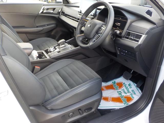 アウトランダーＰＨＥＶ Ｇ　４ＷＤ　スポーティパッケージ　盗難防止システム　衝突安全ボディ　衝突被害軽減システム　キーレスエントリー　スマートキー　レーンアシスト　電動リアゲート（10枚目）