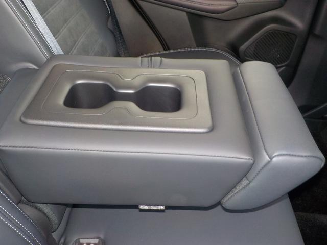 アウトランダーＰＨＥＶ Ｇ　４ＷＤ　スポーティパッケージ　盗難防止システム　衝突安全ボディ　衝突被害軽減システム　キーレスエントリー　スマートキー　レーンアシスト　電動リアゲート（14枚目）