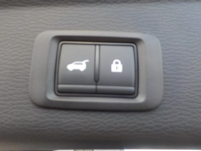 アウトランダーＰＨＥＶ Ｇ　４ＷＤ　スポーティパッケージ　盗難防止システム　衝突安全ボディ　衝突被害軽減システム　キーレスエントリー　スマートキー　レーンアシスト　電動リアゲート（16枚目）