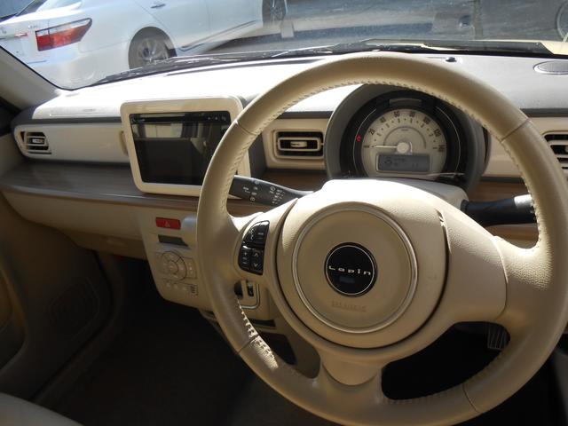 アルトラパン 全方位モニター付メモリーナビゲーション装着　ナビフルセグテレビ　ＣＤ　ＵＳＢソケット　ＥＴＣ　ブレーキサポート　Ｂｌｕｅｔｏｏｔｈ　全方位モニター　オートエアコン　オートＨＩＤヘッドライト　運転席シートヒーター　スマートキー　プッシュスタート（17枚目）