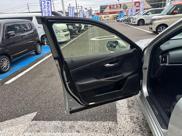 クラウンハイブリッド Ｇ　Ｆｏｕｒセーフティセンス純正ナビＴＶ全方位カメラ試乗ＯＫ　４ＷＤ　トヨタセーフティセンス　プリクラッシュセーフティ　レーダークルーズコントロール　メーカーナビ　フルセグ　アップルカープレイ　パノラマモニター　ビルトインＥＴＣ２．０　ＨＵＤ　試乗ＯＫ（33枚目）