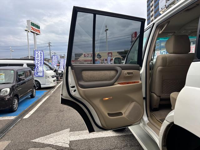 ランドクルーザー１００ ＶＸリミテッド４ＷＤバン登録リフトＵＰディーゼルターボ後期型　後期　１オーナー　ディーゼル　リフトＵＰ　オーバーフェンダー　ＺＺＹＺＸアルミ　ＢＦグッドリッチ３７×１３．５Ｒ１８　ＪＡＯＳバンパーガード　ガナドールマフラー　アイバワークスルーフラック　デフロック（76枚目）