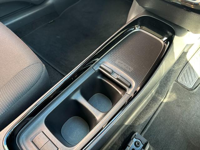 アクア Ｇトヨタセーフティセンス　ＬＫＡ　レーダークルコン　純正ナビ　トヨタセーフティセンス　レーンキープ　レーダークルーズコントロール　純正ディスプレイ　Ｂｌｕｅｔｏｏｔｈ　ミラキャスト　バックカメラ　オートＬＥＤライト　オートハイビーム　ドラレコ　試乗ＯＫ（35枚目）