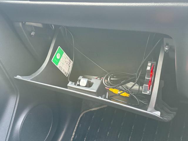 アルトワークス 5速マニュアル4WD純正RECAROメモリーナビ試乗OK 5速マニュアル 4WD ターボ 純正エアロ 純正KYB足回り 純正レカロシート メモリーナビ Bluetooth バックカメラ 前後ドラレコ ETC スマートキー オートHIDライト 試乗OK(23枚目)