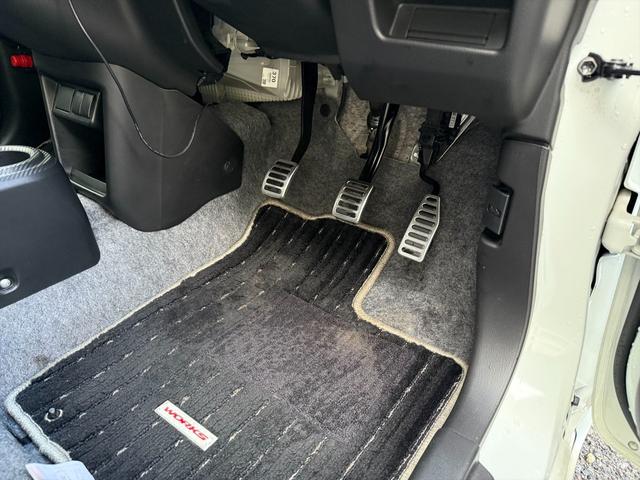 アルトワークス 5速マニュアル4WD純正RECAROメモリーナビ試乗OK 5速マニュアル 4WD ターボ 純正エアロ 純正KYB足回り 純正レカロシート メモリーナビ Bluetooth バックカメラ 前後ドラレコ ETC スマートキー オートHIDライト 試乗OK(30枚目)