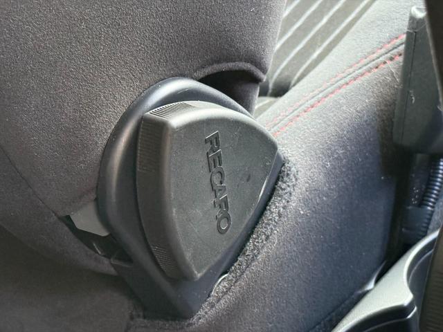 アルトワークス 5速マニュアル4WD純正RECAROメモリーナビ試乗OK 5速マニュアル 4WD ターボ 純正エアロ 純正KYB足回り 純正レカロシート メモリーナビ Bluetooth バックカメラ 前後ドラレコ ETC スマートキー オートHIDライト 試乗OK(41枚目)