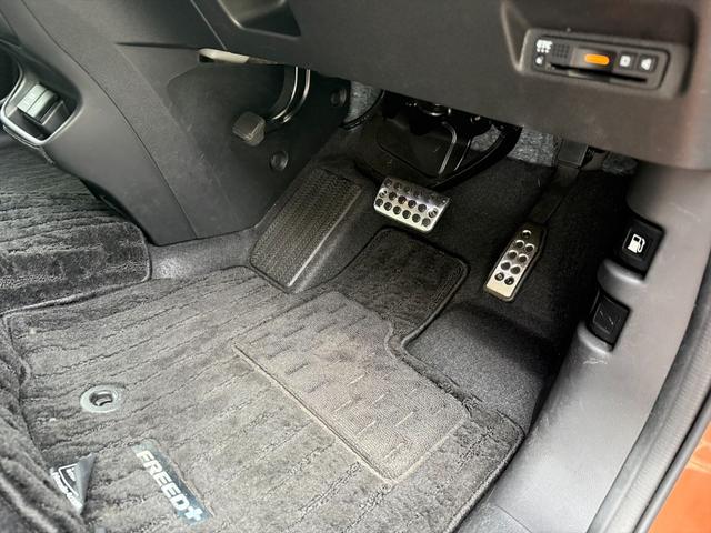 フリード+ハイブリッド ハイブリッド・クロスターホンダセンシングアダプティブクルコン ホンダセンシング CMBS アダプティブクルコン LKA 9型ナビTV Bカメラ ブルートゥース DVD再生 CD録音 両側パワスラ アップルカープレイ ハーフレザーシート ビルトインETC 試乗OK(20枚目)