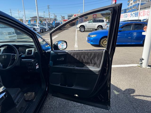 オデッセイ アブソルート・ＥＸホンダセンシング４ＷＤＬＫＡ純正９型ナビ　４ＷＤ　ホンダセンシング　ＣＭＢＳ　アダプティブクルコン　ＬＫＡ　純正９型ナビＴＶ　全方位カメラ　アップルカープレイ　ＨＤＭＩ　前後ドラレコ　ＥＴＣ　両側パワスラ　ＢＳＭ　ハーフレザーシート　試乗ＯＫ（19枚目）