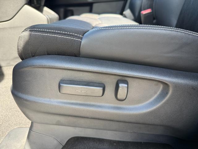 オデッセイ アブソルート・ＥＸホンダセンシング４ＷＤＬＫＡ純正９型ナビ　４ＷＤ　ホンダセンシング　ＣＭＢＳ　アダプティブクルコン　ＬＫＡ　純正９型ナビＴＶ　全方位カメラ　アップルカープレイ　ＨＤＭＩ　前後ドラレコ　ＥＴＣ　両側パワスラ　ＢＳＭ　ハーフレザーシート　試乗ＯＫ（27枚目）