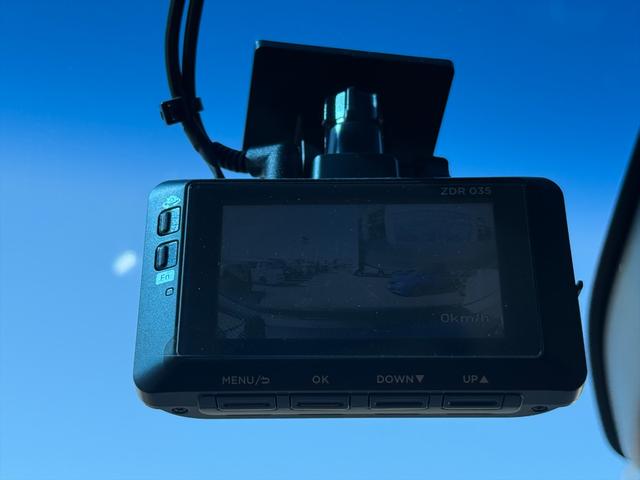 オデッセイ アブソルート・ＥＸホンダセンシング４ＷＤＬＫＡ純正９型ナビ　４ＷＤ　ホンダセンシング　ＣＭＢＳ　アダプティブクルコン　ＬＫＡ　純正９型ナビＴＶ　全方位カメラ　アップルカープレイ　ＨＤＭＩ　前後ドラレコ　ＥＴＣ　両側パワスラ　ＢＳＭ　ハーフレザーシート　試乗ＯＫ（70枚目）