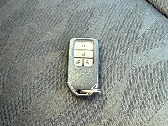 オデッセイ アブソルート・ＥＸホンダセンシング４ＷＤＬＫＡ純正９型ナビ　４ＷＤ　ホンダセンシング　ＣＭＢＳ　アダプティブクルコン　ＬＫＡ　純正９型ナビＴＶ　全方位カメラ　アップルカープレイ　ＨＤＭＩ　前後ドラレコ　ＥＴＣ　両側パワスラ　ＢＳＭ　ハーフレザーシート　試乗ＯＫ（76枚目）